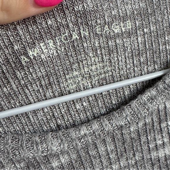 AMERICAN EAGLE | Ruffle Trim Ribbed Midi Tee - Picture 3 of 3